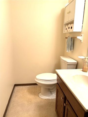 103 Woodstone Ln 34, New Kensington, PA 15068