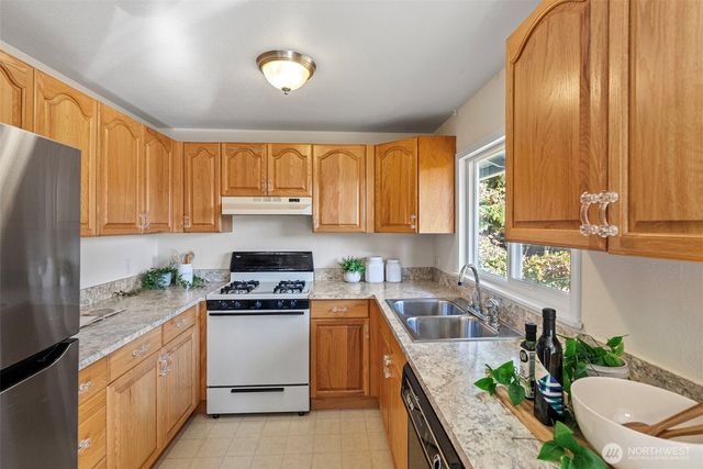 16812 123rd Avenue SE, Renton, WA 98058