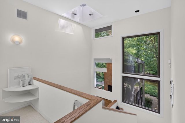 24 WHITE OAK DR, Princeton, NJ 08540