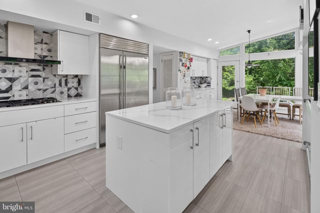 24 WHITE OAK DR, Princeton, NJ 08540