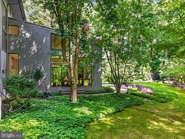 24 WHITE OAK DR, Princeton, NJ 08540