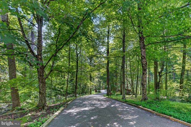 24 WHITE OAK DR, Princeton, NJ 08540