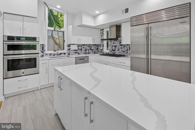 24 WHITE OAK DR, Princeton, NJ 08540