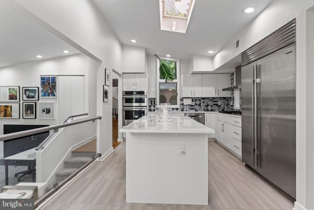24 WHITE OAK DR, Princeton, NJ 08540