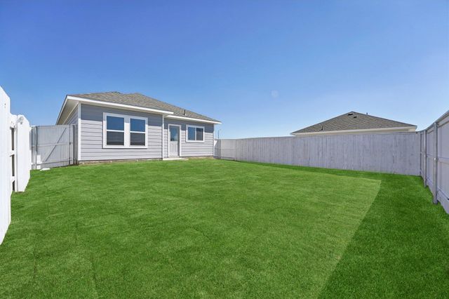 136 Summer DR, Elgin, TX 78621