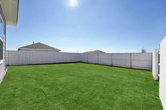 136 Summer DR, Elgin, TX 78621