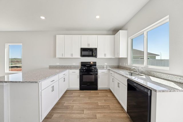 136 Summer DR, Elgin, TX 78621