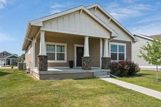 2806 SW Prairie Trail Parkway, Ankeny, IA 50023