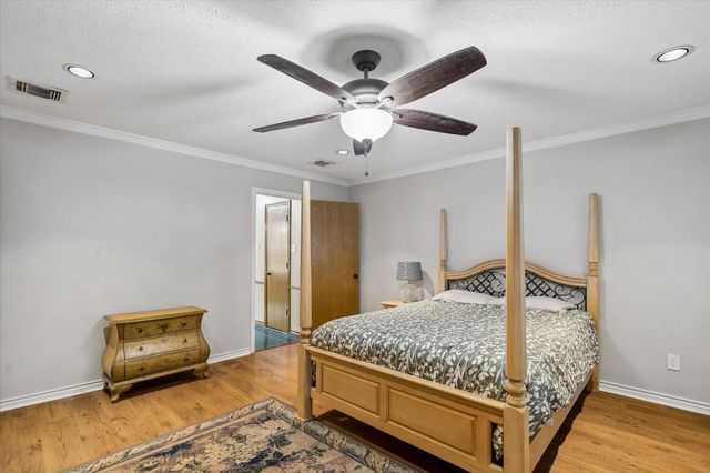 14615 Oak Bluff Court, Houston, TX 77070