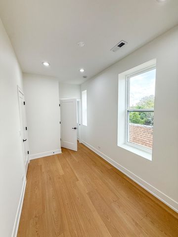 3608 W Wolfram Street, Chicago, IL 60618