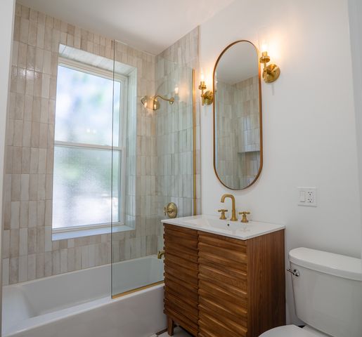 3608 W Wolfram Street, Chicago, IL 60618