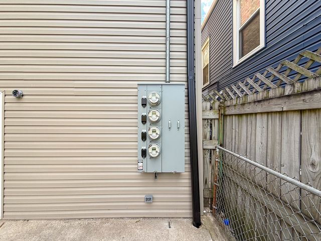3608 W Wolfram Street, Chicago, IL 60618