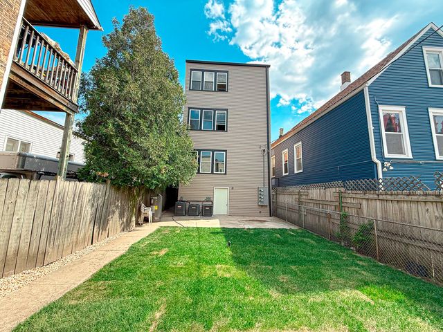 3608 W Wolfram Street, Chicago, IL 60618