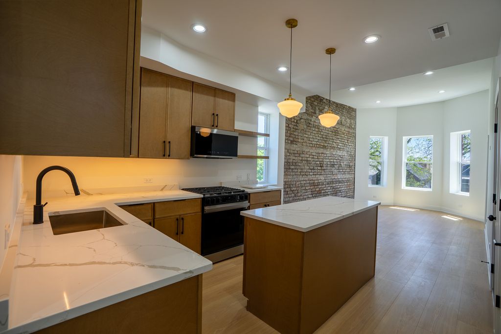 Image 11 of property listing at 3608 W Wolfram Street, Chicago, IL 60618