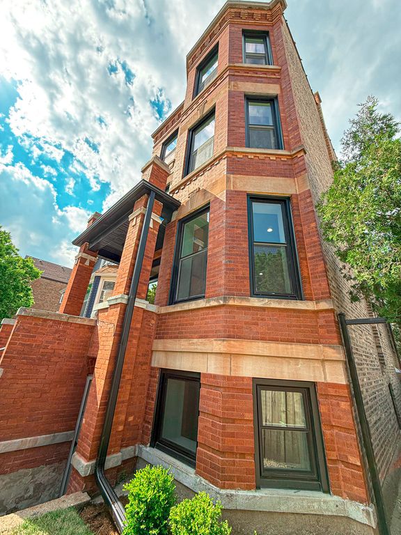 Image 3 of property listing at 3608 W Wolfram Street, Chicago, IL 60618