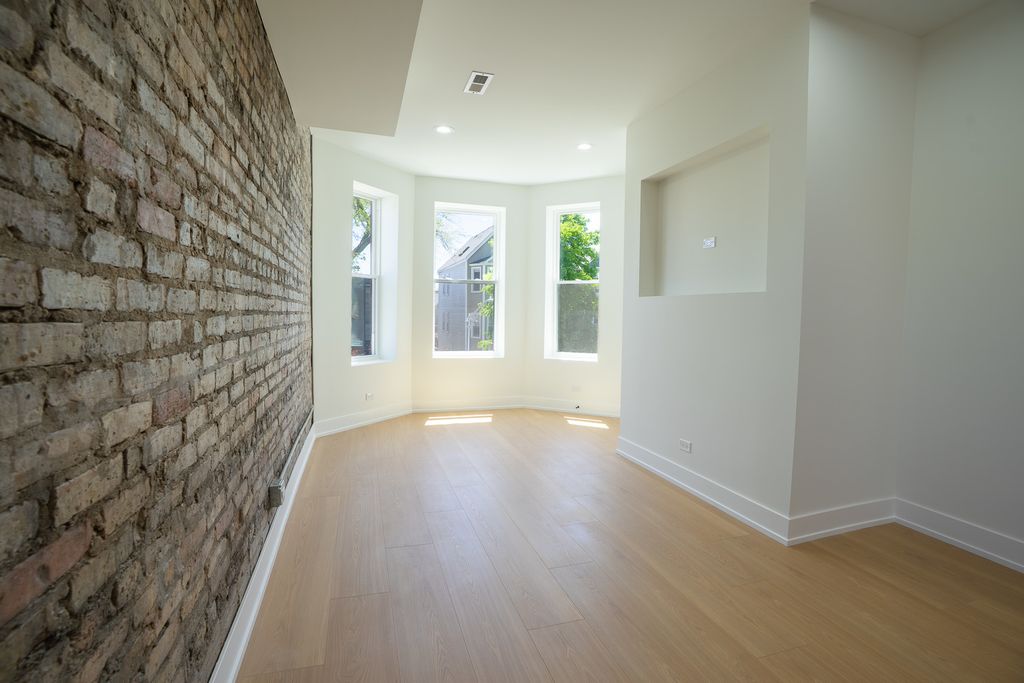 Image 24 of property listing at 3608 W Wolfram Street, Chicago, IL 60618