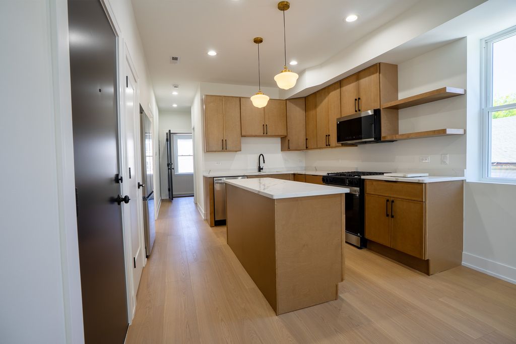 Image 28 of property listing at 3608 W Wolfram Street, Chicago, IL 60618