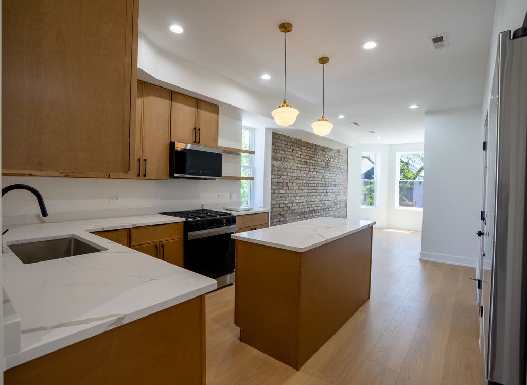 Image 31 of property listing at 3608 W Wolfram Street, Chicago, IL 60618