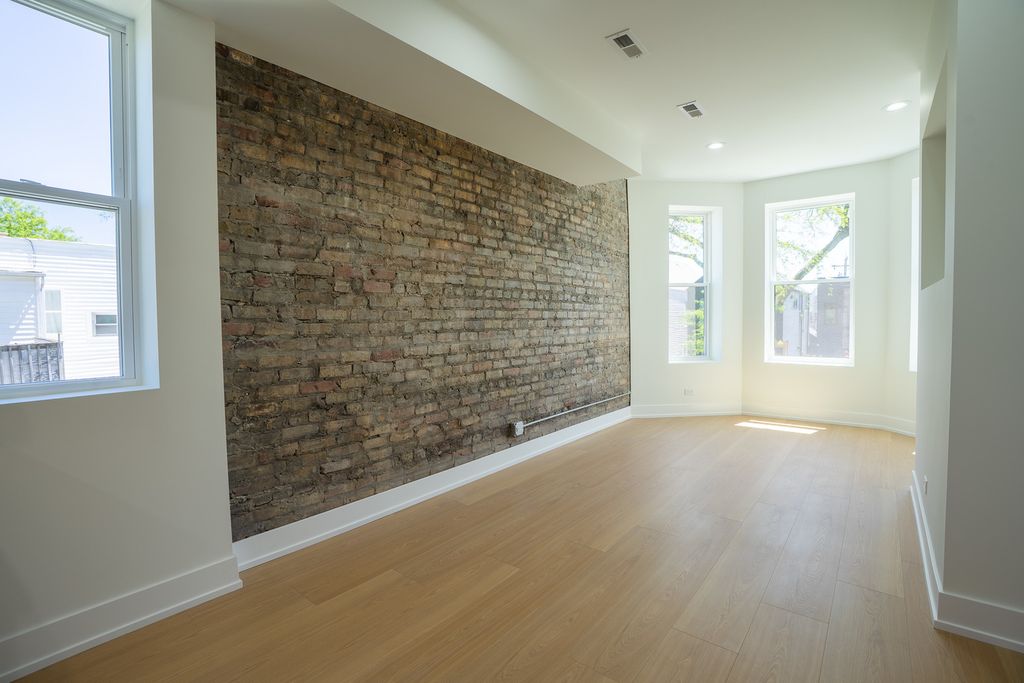 Image 34 of property listing at 3608 W Wolfram Street, Chicago, IL 60618