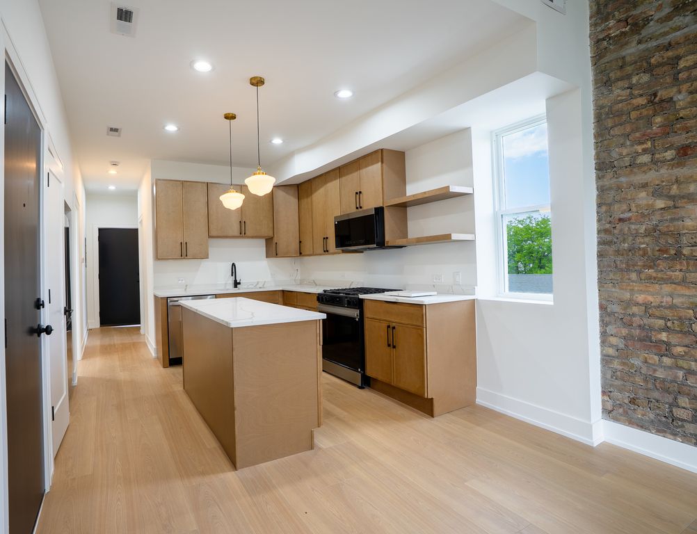 Image 36 of property listing at 3608 W Wolfram Street, Chicago, IL 60618