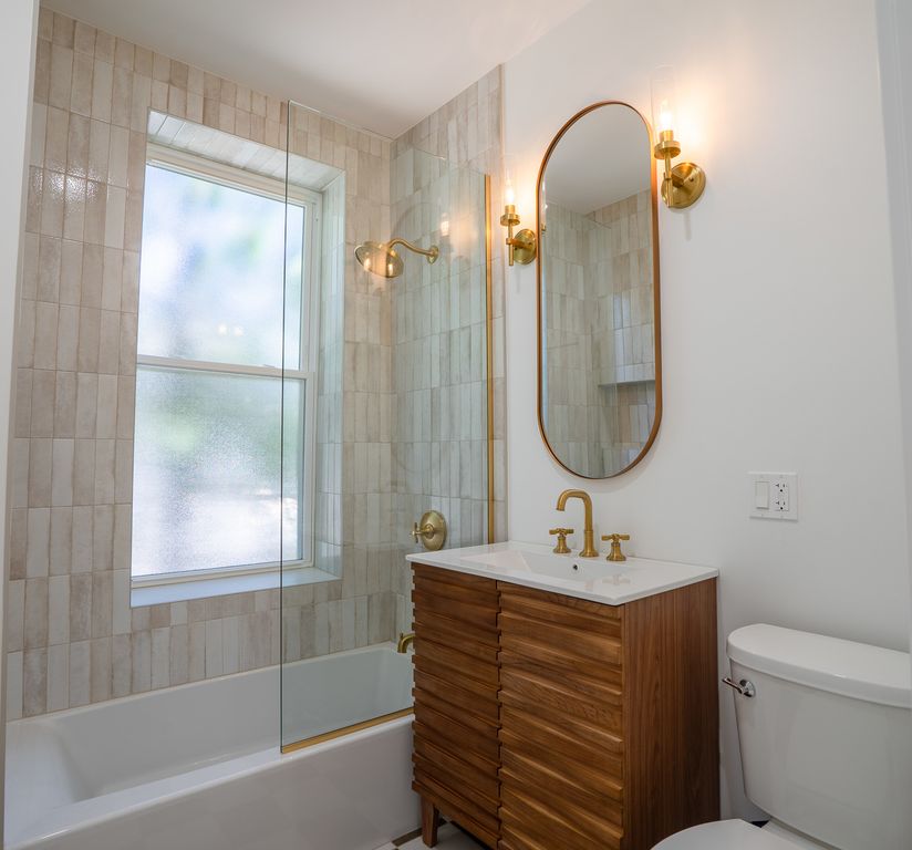 Image 41 of property listing at 3608 W Wolfram Street, Chicago, IL 60618