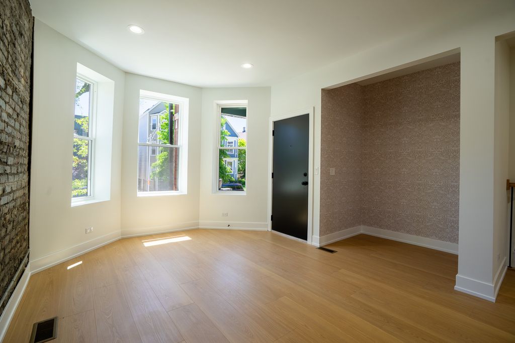 Image 8 of property listing at 3608 W Wolfram Street, Chicago, IL 60618
