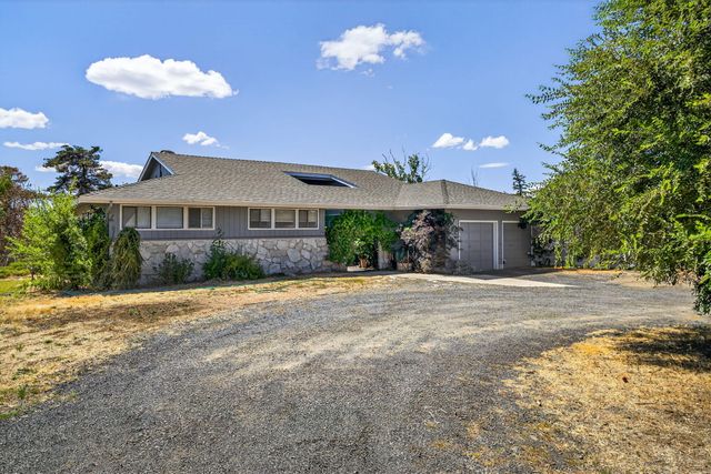 1228 NE Brown Drive, Madras, OR 97741