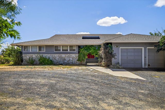 1228 NE Brown Drive, Madras, OR 97741