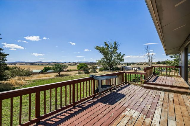 1228 NE Brown Drive, Madras, OR 97741