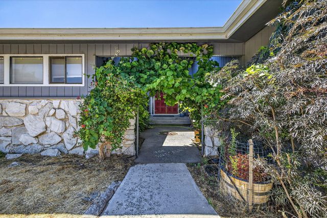 1228 NE Brown Drive, Madras, OR 97741