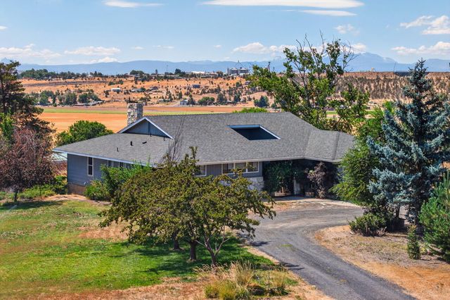 1228 NE Brown Drive, Madras, OR 97741