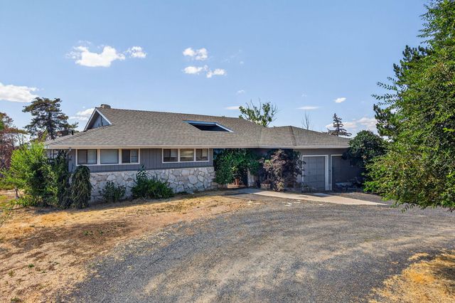 1228 NE Brown Drive, Madras, OR 97741