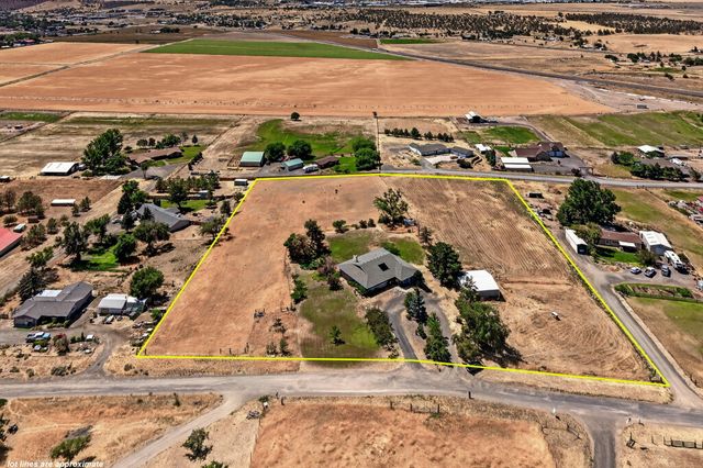 1228 NE Brown Drive, Madras, OR 97741