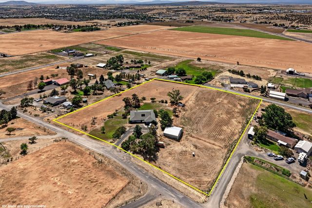 1228 NE Brown Drive, Madras, OR 97741