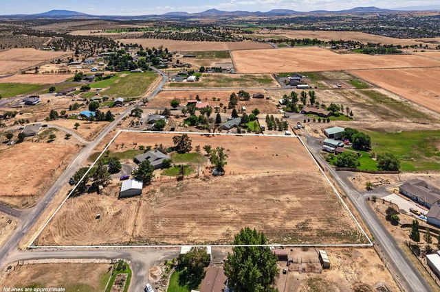 1228 NE Brown Drive, Madras, OR 97741