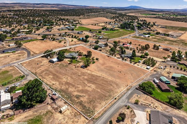 1228 NE Brown Drive, Madras, OR 97741