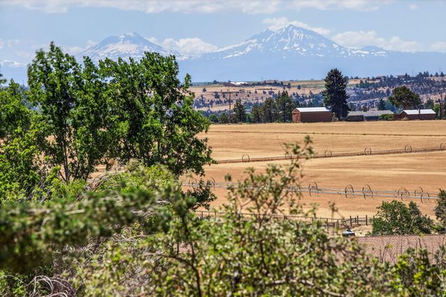 1228 NE Brown Drive, Madras, OR 97741