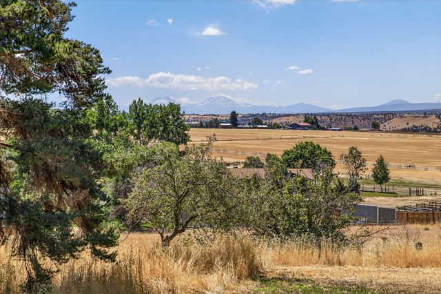 1228 NE Brown Drive, Madras, OR 97741