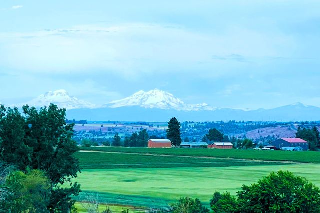 1228 NE Brown Drive, Madras, OR 97741
