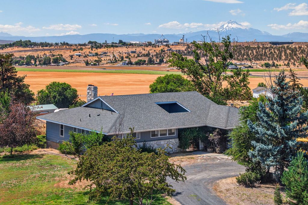 1228 NE Brown Drive, Madras, OR 97741