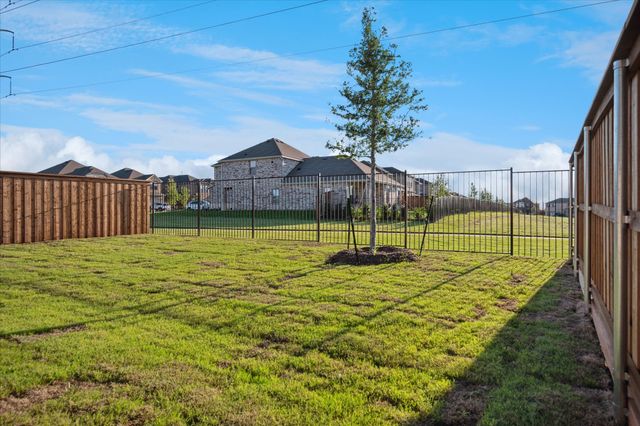 3908 Lyndhurst Avenue, Little Elm, TX 75068