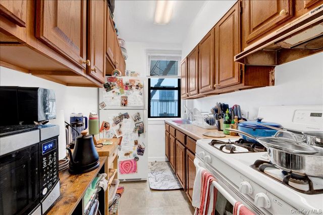 7 Greenridge Avenue B8, White Plains, NY 10601