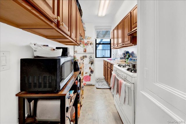 7 Greenridge Avenue B8, White Plains, NY 10601