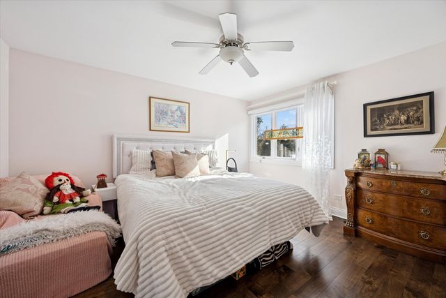 7940 Wolf Road, Burr Ridge, IL 60527