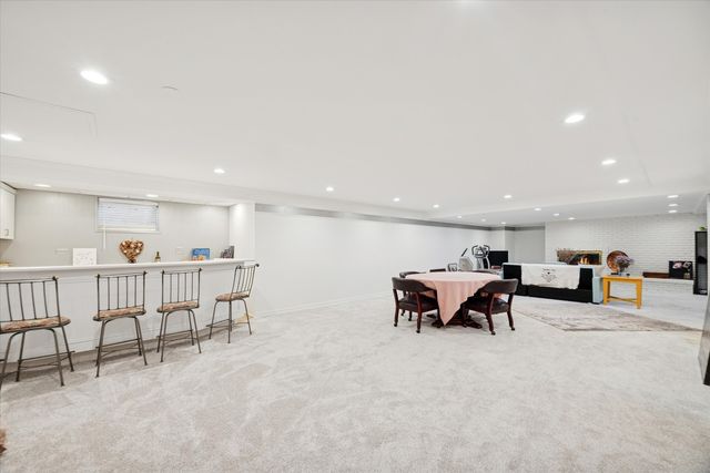 7940 Wolf Road, Burr Ridge, IL 60527