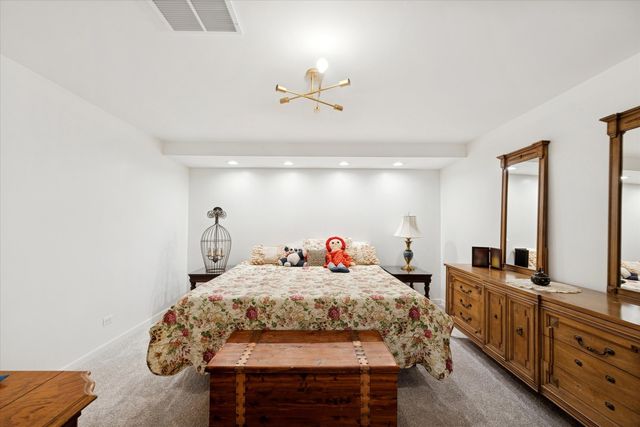 7940 Wolf Road, Burr Ridge, IL 60527