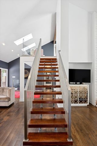 7940 Wolf Road, Burr Ridge, IL 60527