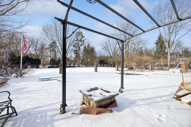 7940 Wolf Road, Burr Ridge, IL 60527