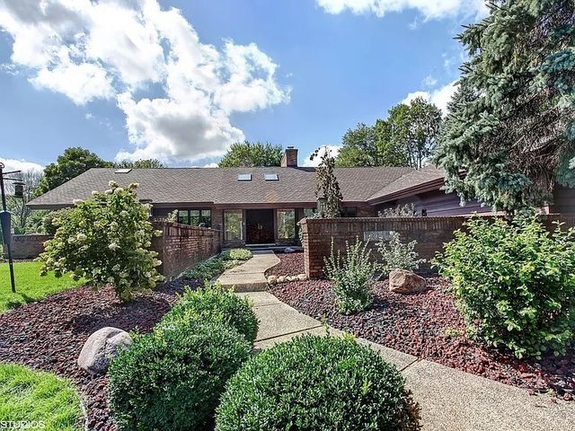 7940 Wolf Road, Burr Ridge, IL 60527