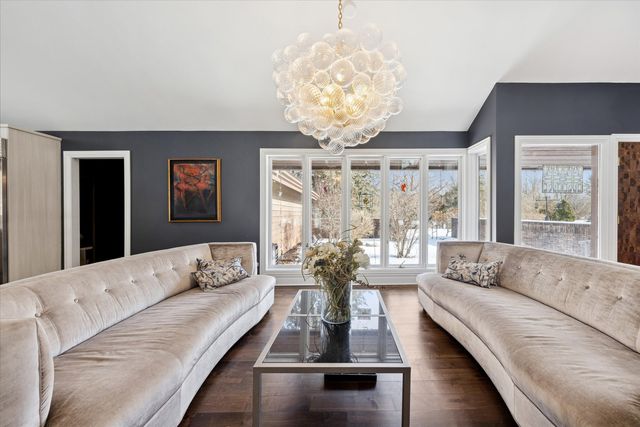 7940 Wolf Road, Burr Ridge, IL 60527